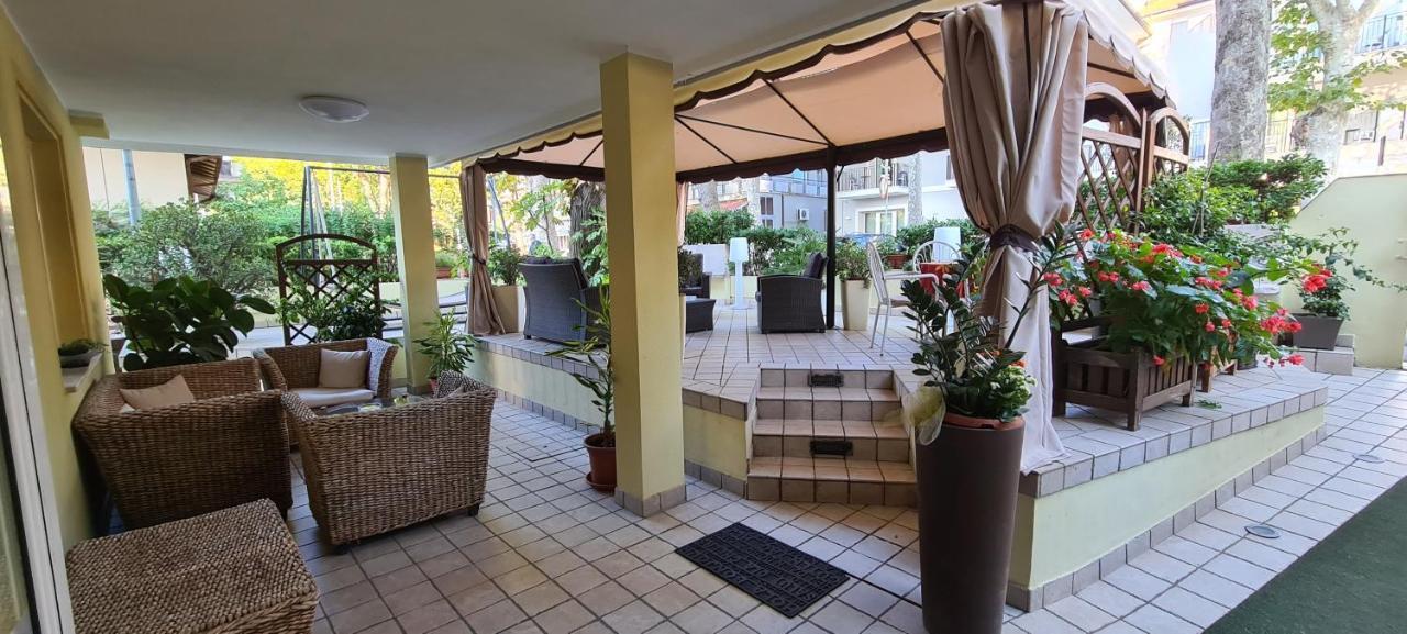 Hotel Beppe Rimini Exterior photo