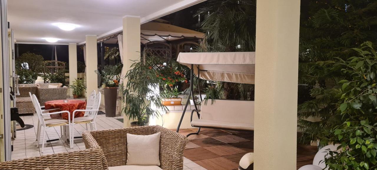 Hotel Beppe Rimini Exterior photo