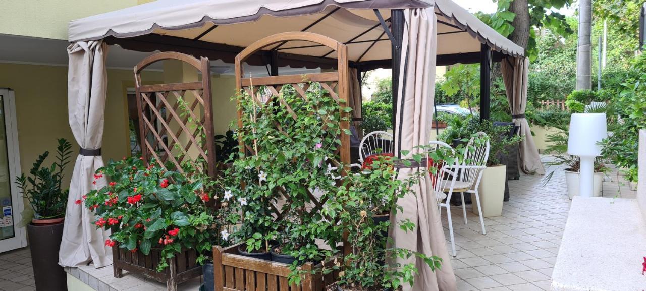 Hotel Beppe Rimini Exterior photo