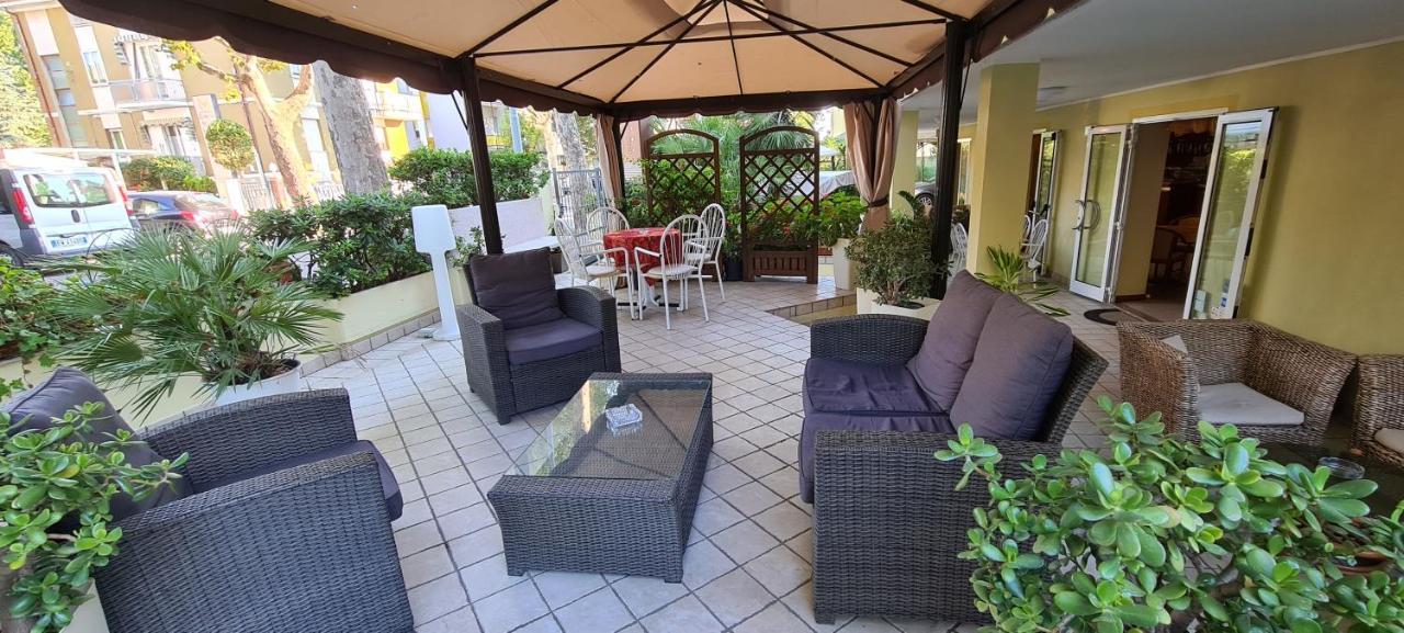 Hotel Beppe Rimini Exterior photo