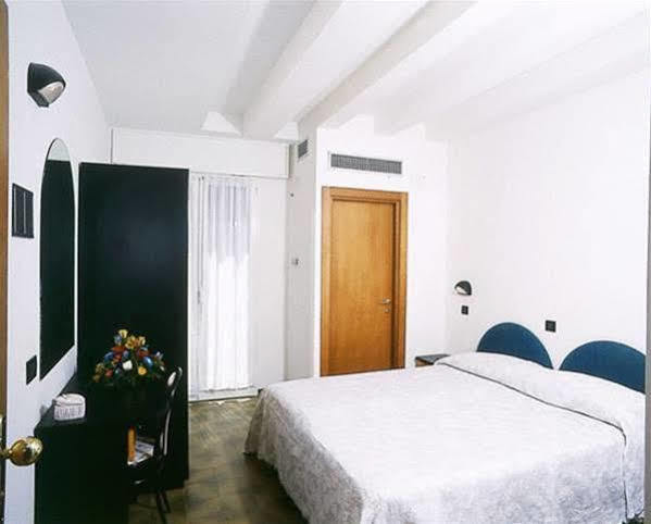 Hotel Beppe Rimini Exterior photo